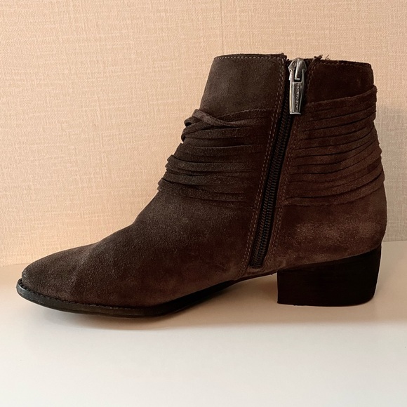 Vince Camuto Suede Leather Ankle Boot, Fringe & Suede String detail, Size 7 1/2 - Picture 5 of 8